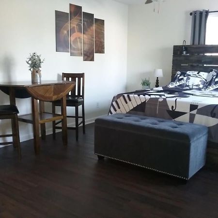 Music Studio Getaway, Close To Entertainment! 맥민빌 외부 사진